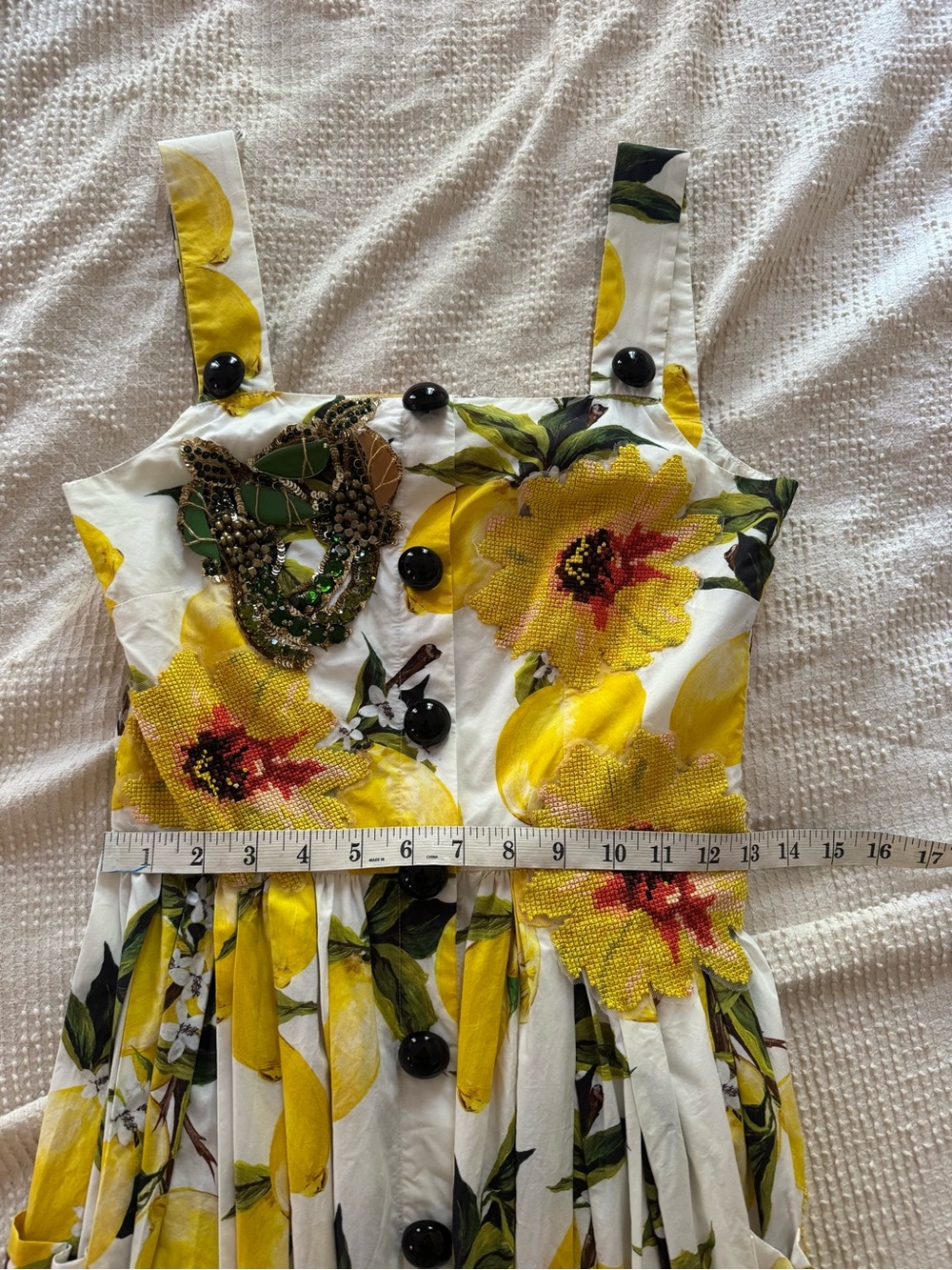 Dolce gabbana lemon print cotton dress 
Size 38 fits quite small! - Picture 15 of 17
